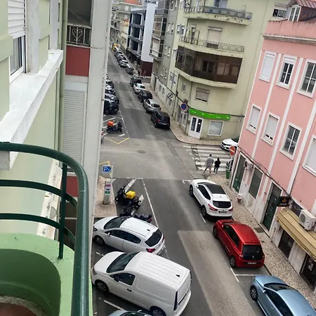 Quarto Moscavide Apartament *