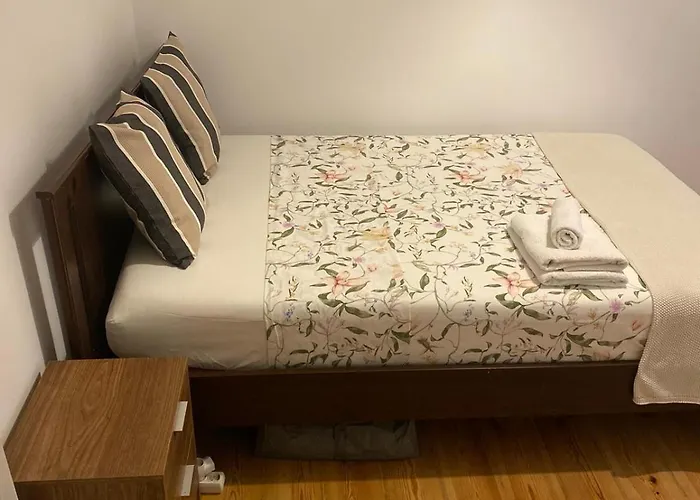 Quarto Moscavide Apartament *